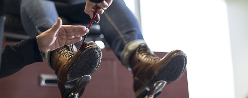 How To Polish Your Shoes When You're In A Hurry | The One Minute Shoe Shine-happymobile.vn