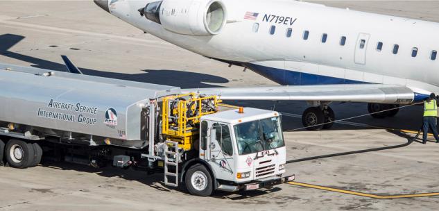 cargo unloading from a plane at the gate