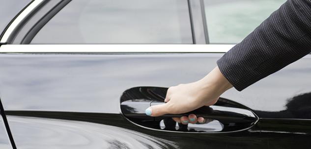 Hand opening a limo