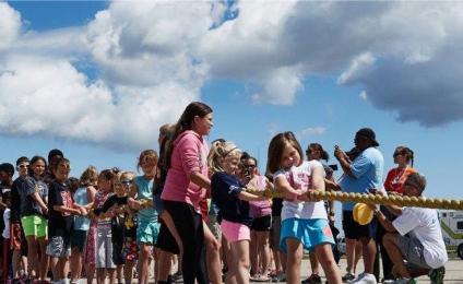 kids pulling a rope at the annual cleveland plane pull
